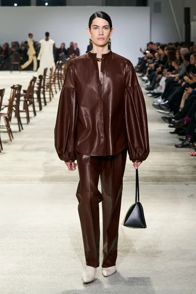 Look 18